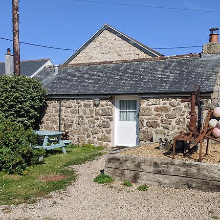 Little Barn Near Treen Cliffs And Beach Saint Levan Luaran gambar